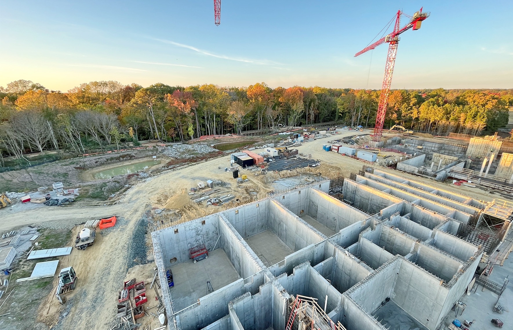 The James River SWIFT Facility and ANRI Design-Build project is the first in a series of groundbreaking projects being undertaken by HRSD to replenish aquifers in the Hampton Roads area. The SWIFT program unlocks the water resources available in area wastewater treatment plant effluent, treating it to potable standards and injecting it underground.